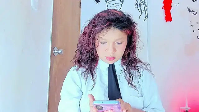 Chat XXX en directo de Emily_Coper18