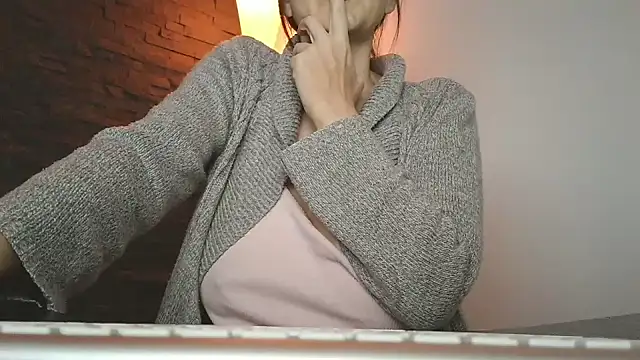 Ms_Sultriness Show in webcam