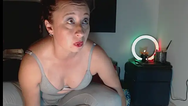 Milf_Valeria Adlı Modelin Canlı XXX Sohbeti