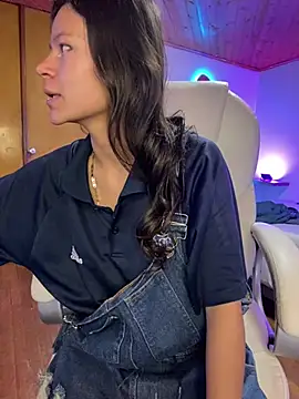 Show modela Ninffa_pinkk21 na web-kameri