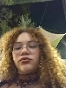 SirenRouge_69's Live XXX Chat