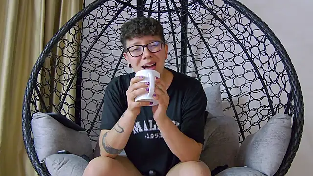 alex_noa élő XXX-chatje