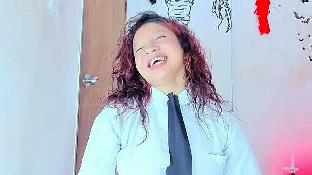 Emily_Coper18 élő XXX-chatje