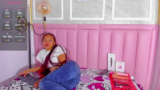 Pertunjukan Kamera Web HoollyHendrix