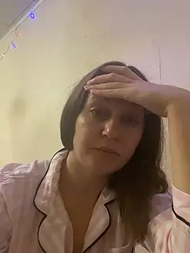 Titana999: διαδικτυακό σόου στην κάμερα