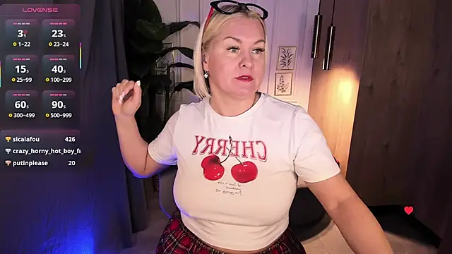 YolandaKiss élő XXX-chatje