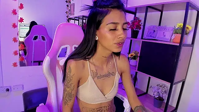 KarlaSlutSkinny__ Chat XXX live