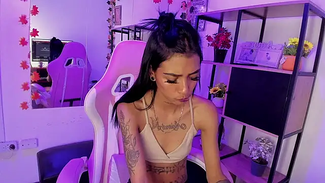 KarlaSlutSkinny__ Chat XXX live