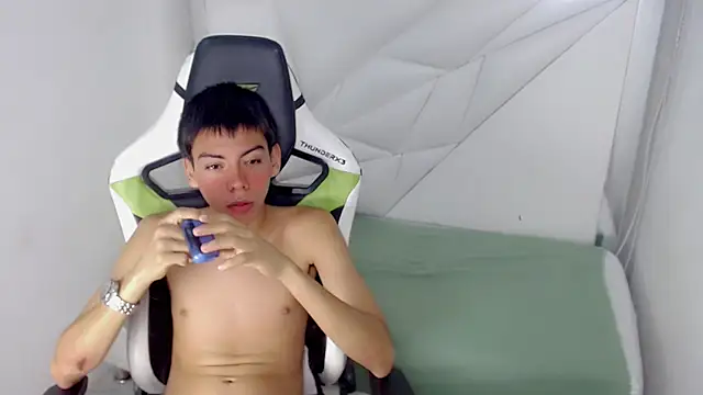 Liarr_ Show in webcam