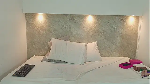 Pokazy przed kamerką – Emmy_lander1