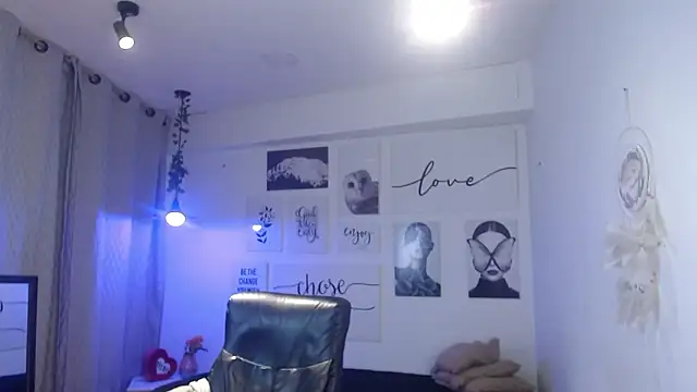 AmethystShadow17 Adlı Modelin Canlı XXX Sohbeti