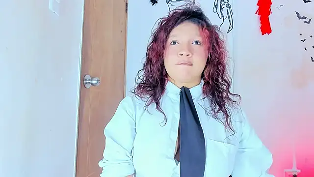 Emily_Coper18 Adlı Modelin Canlı XXX Sohbeti