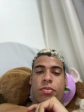 PrincesLeo: διαδικτυακό σόου στην κάμερα