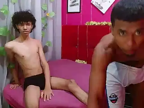 bigcock_twinks: διαδικτυακό σόου στην κάμερα