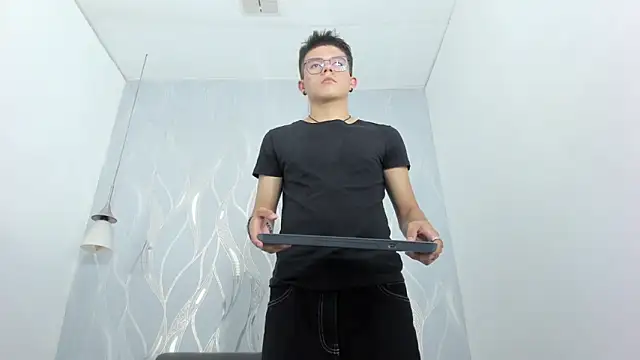 دردشة AndyFame1 الجنسية المباشرة