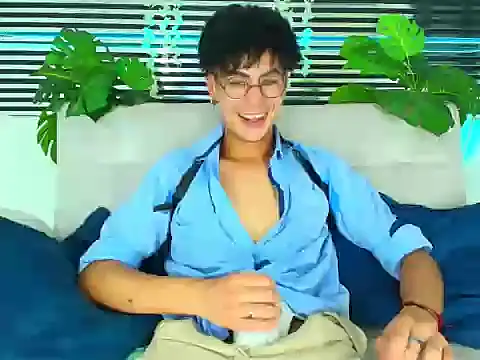 ThiiagoSaeenz: διαδικτυακό σόου στην κάμερα