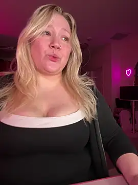 Онлайн чат XXX PiggyRose