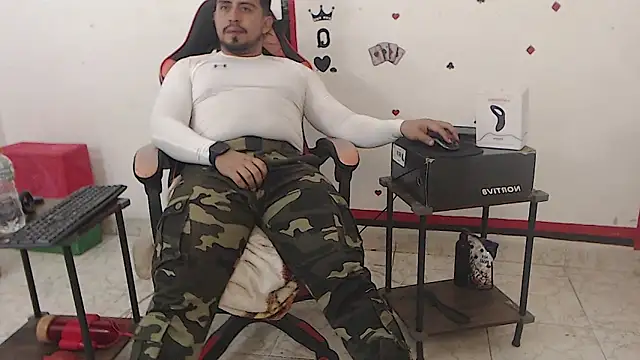 Chat XXX en directo de KalethBigDick