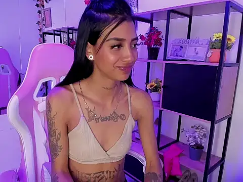 Chatroom XXX en direct de KarlaSlutSkinny__