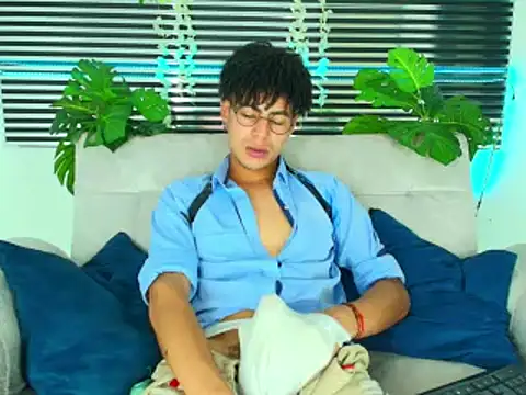 دردشة ThiiagoSaeenz الجنسية المباشرة