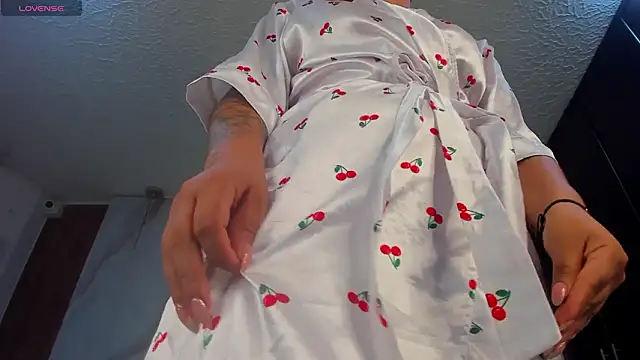 mia_18v élő XXX-chatje