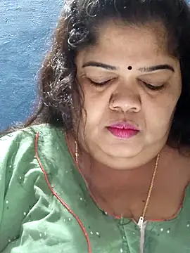 tamilthanushri Chat XXX in diretta