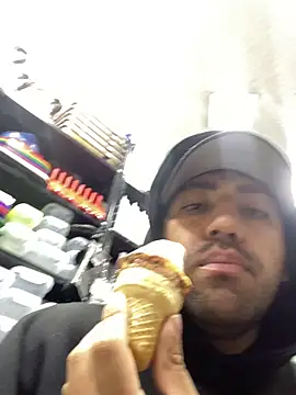 JuanZapata33: διαδικτυακό σόου στην κάμερα