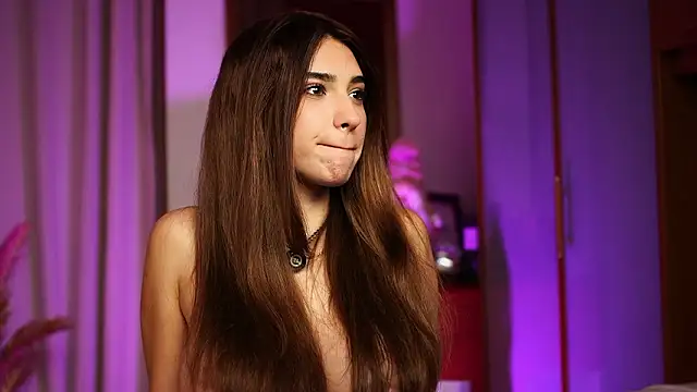 ItalianGirl Show in webcam