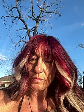 Raventhemilf's Live XXX Chat