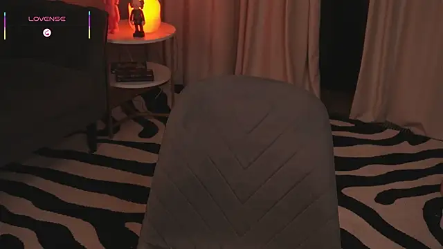 ElvaMell: онлайн-секс-чат