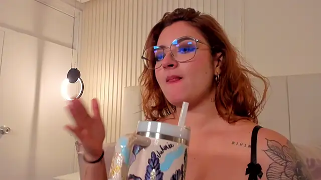 samanthaa_devine Adlı Modelin Canlı XXX Sohbeti