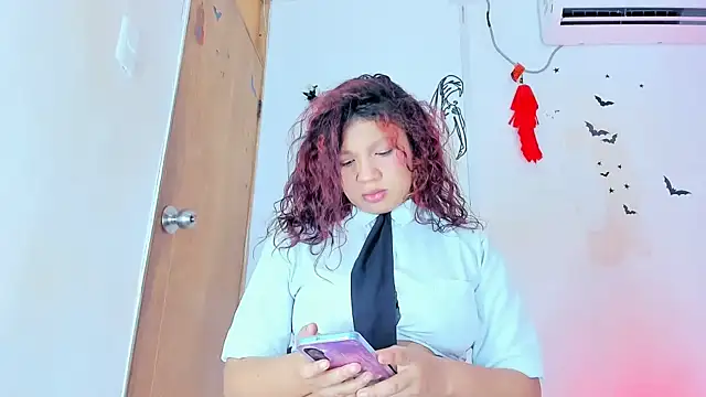 Chatroom XXX en direct de Emily_Coper18