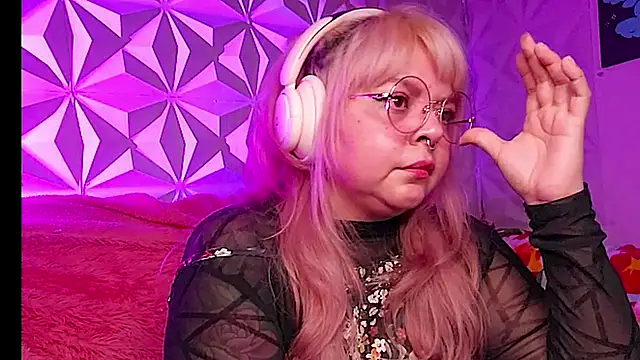 Satyn_doll Chat XXX in diretta