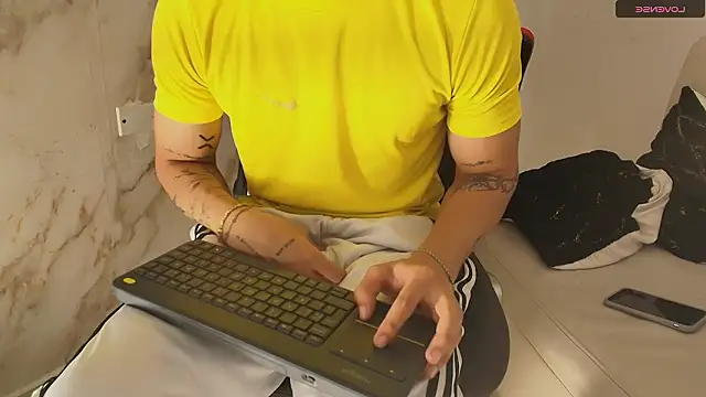 XXX chat uživo modela toji_luxxer