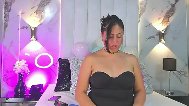 ZaraKnox Live XXX-Chat