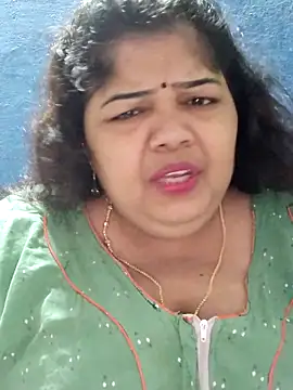 XXX chat uživo modela tamilthanushri