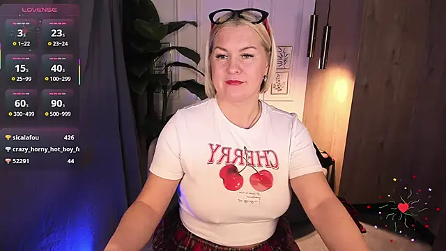 YolandaKiss' Live XXX Chat