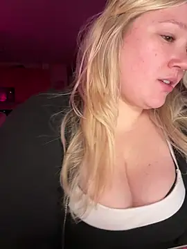 Chat +18 de PiggyRose ao vivo