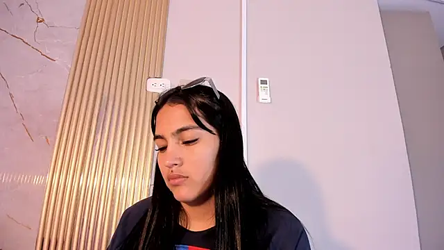 AlanaBlair_ Adlı Modelin Canlı XXX Sohbeti