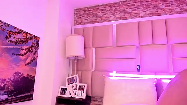 ShaniaBrownn Chat XXX live