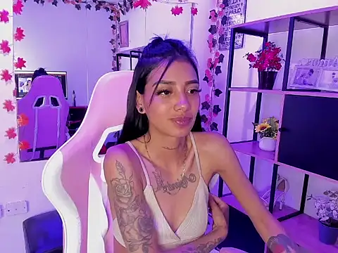 KarlaSlutSkinny__ 现场XXX聊天