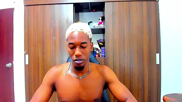 Dreamastercum_ Chat XXX in diretta