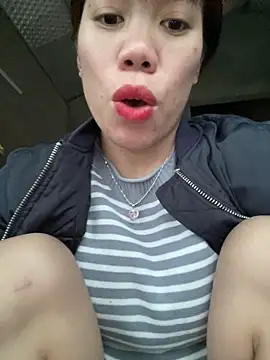 Chatroom XXX en direct de nhinhi-sexy