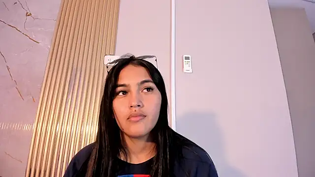 AlanaBlair_ Adlı Modelin Canlı XXX Sohbeti