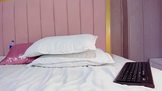 Kendall_curves live XXX chat