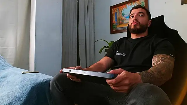 bradley_martinezのウェブカメラショー