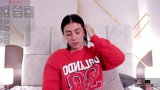 Živý XXX chat caroo_giraldo_