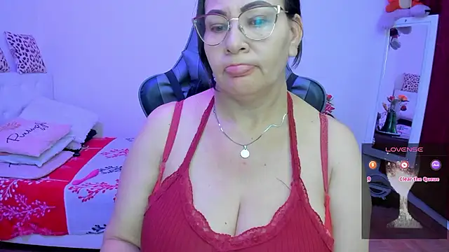 Chat +18 de esmeralda_milf ao vivo