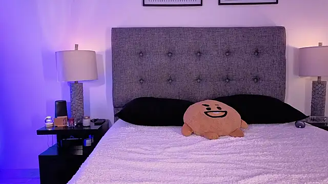 mandi4pole_ Live XXX-Chat