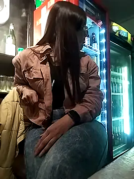 karlagiraldo198のライブXXXチャット